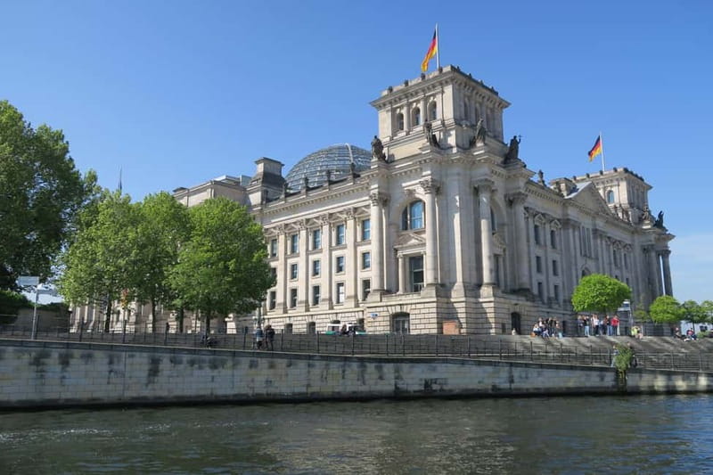 Berlin: Boat Sightseeing Cruise with Audioguide - Reichstag, Hauptbahnhof, and the Government Quarter