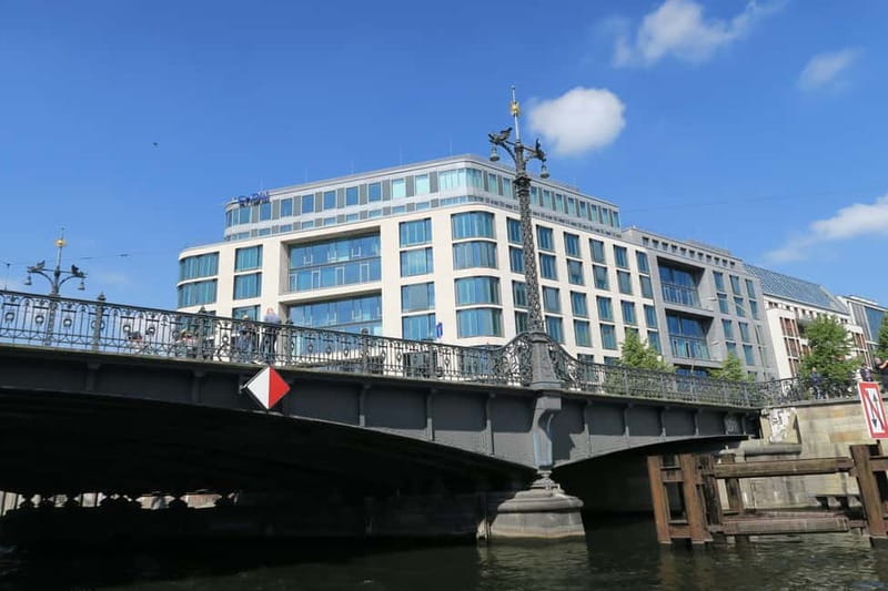 Berlin: Boat Sightseeing Cruise with Audioguide - Haus der Kulturen der Welt, Tiergarten, and Futurium
