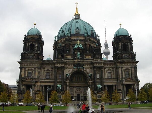 Berlin Highlights Self guided scavenger hunt and Walking Tour - Key points to know before you book