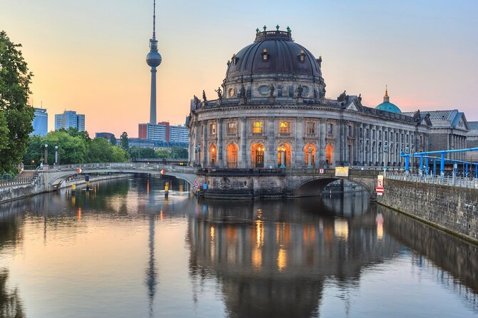 Berlin Highlights Self guided scavenger hunt and Walking Tour - The languages and phone-only setup