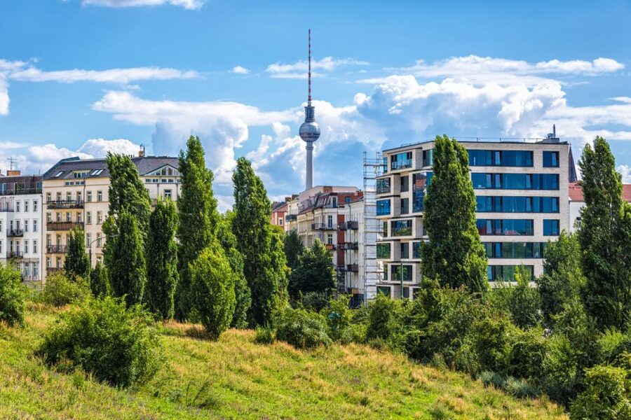 Berlin Prenzlauer Berg: Scavenger Hunt Self-Guided Tour - Mauerpark, Helmholtzplatz, and the pleasure of stopping