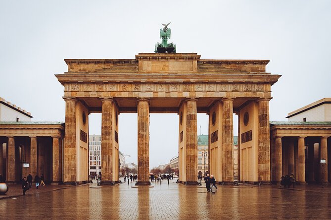 Berlin Scavenger Hunt and Highlights Self-Guided Tour - Following clues through 10 or more Berlin sights
