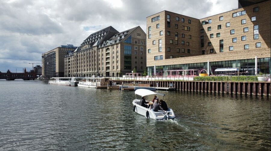 Berlin: Self-Drive Boat Tour - Choosing one, two, three, or four hours