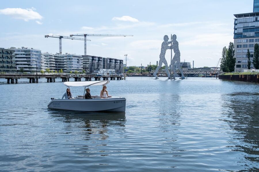 Berlin: Self-Drive Boat Tour - Making a picnic work onboard