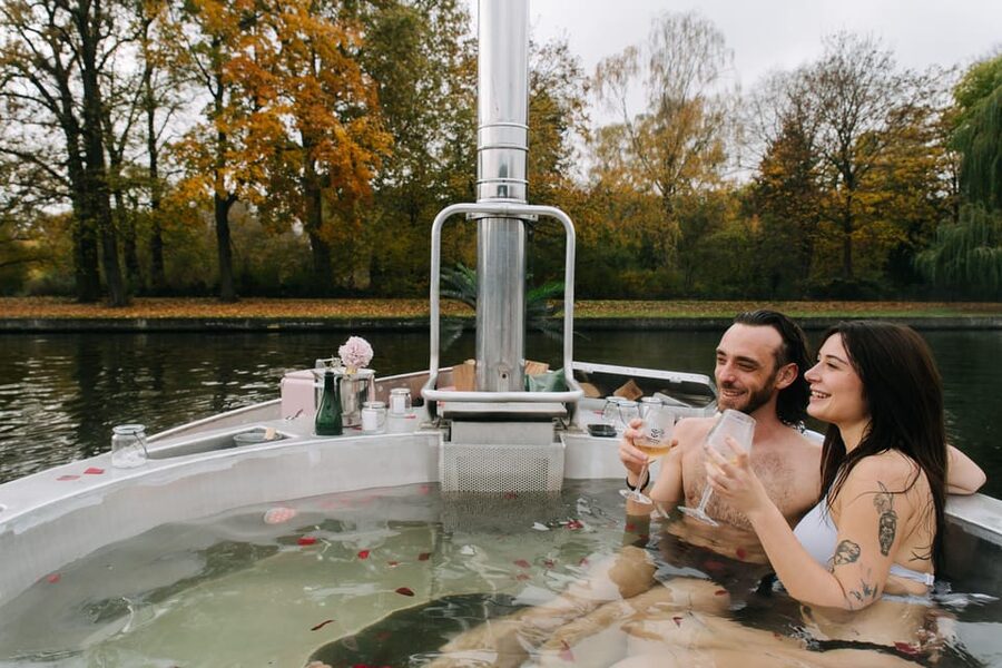 Berlin: Self-drive hot tub boat experience - The 30-minute arrival period matters