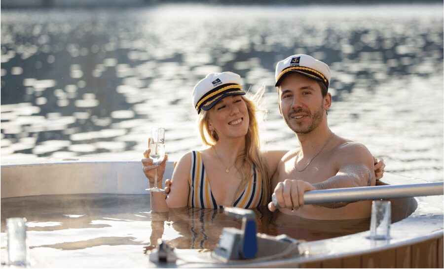 Berlin: Self-drive hot tub boat experience - A private outing for six, with a price to consider