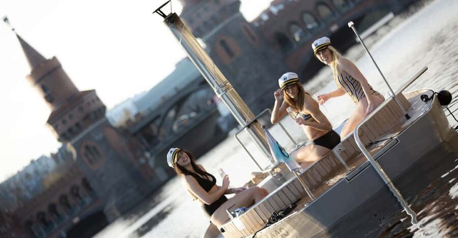 Berlin: Self-drive hot tub boat experience - Who will enjoy this most