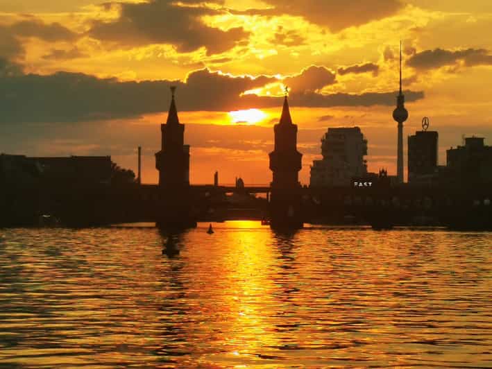 Berlin: Solar Powered Sunset Catamaran Cruise & Audio Guide - A calm ride on a genuinely quiet boat