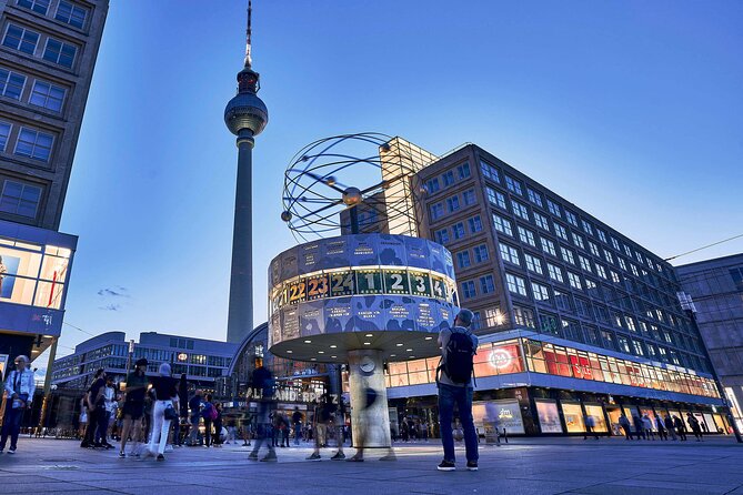 Berlin Walking Tour with Audioguide on Your Smartphone - Checkpoint Charlie and the Cold War divide