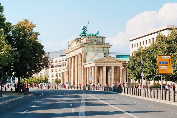 Berlin Wall: Greatest Escapes Self-Guided Walking Adventure - Pausing, pacing, and the mobile app