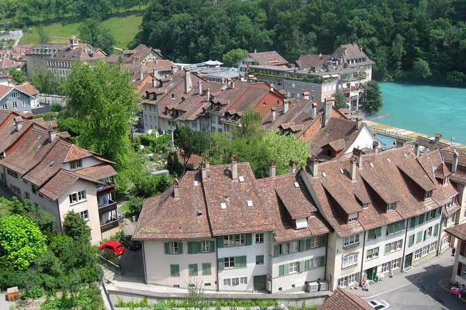Bern Scavenger Hunt and Highlights Self Guided Audio Tour - Rathaus and Bern Cathedral round out the city center