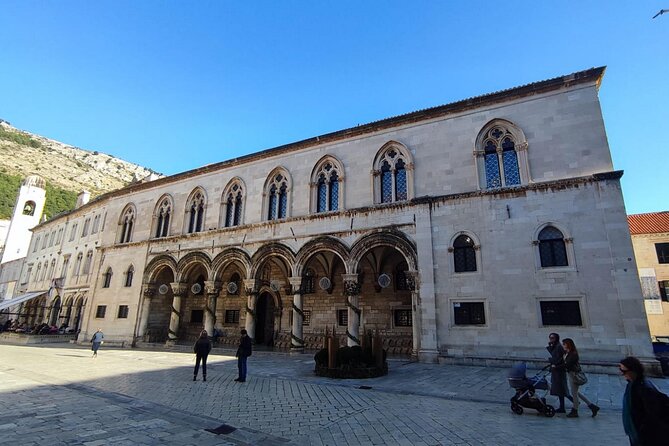 Beyond the Walls: A Historical Dubrovnik Audio Tour - Starting at Pile Gate and entering old Dubrovnik