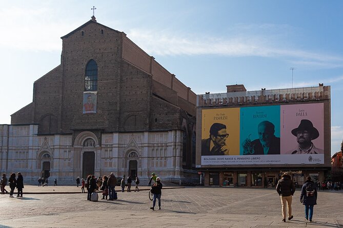 Bologna: A Self-Guided Audio Tour from Porta Galliera to Le Tre Frecce - San Pietro and the center of civic Bologna