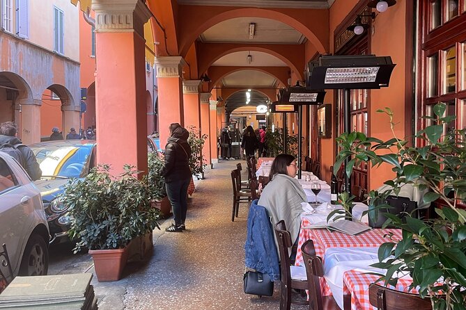 Bologna: A Self-Guided Audio Tour from Porta Galliera to Le Tre Frecce - The Whispering Gallery beneath the Torre dell’Arengo