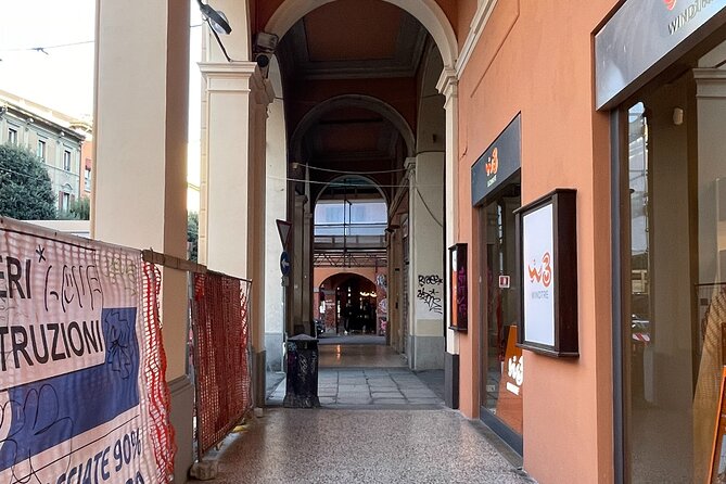 Bologna: A Self-Guided Audio Tour from Porta Galliera to Le Tre Frecce - San Petronio and the edge of the Quadrilatero