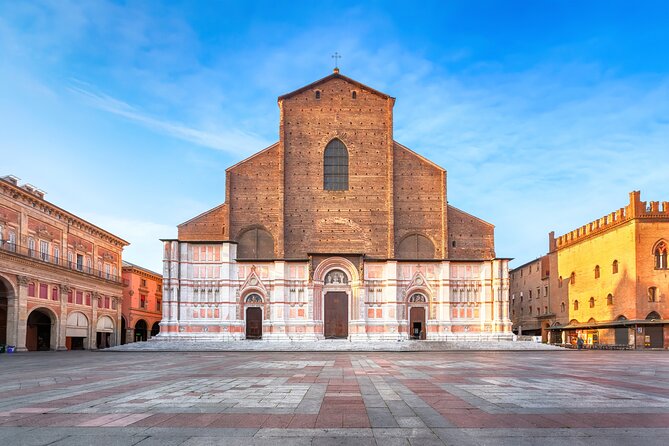 Bologna: City Walk with Audio Guide in 7 Languages on your Phone - The Two Towers and medieval family power