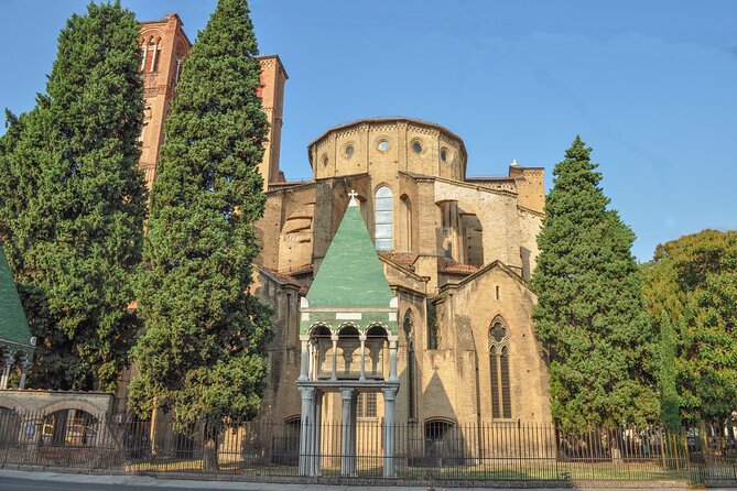 Bologna: City Walk with Audio Guide in 7 Languages on your Phone - Piazza Maggiore, Bologna’s grand meeting place