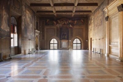Bologna: Clock Tower Audio Guide and Food Tasting