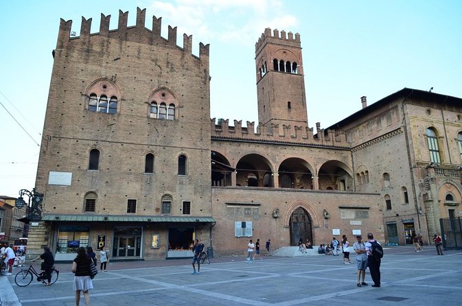 Bologna Food Tasting box- Audio Guided Tour with Food Tasting - Key points before you book