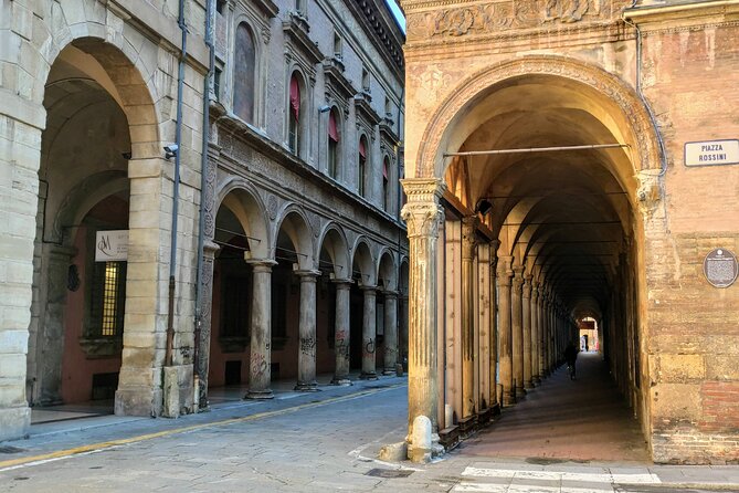 Bologna Murder Mystery: Self-Guided City Quest - Churches with very different personalities
