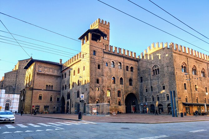 Bologna Murder Mystery: Self-Guided City Quest - Bologna’s towers and university quarter