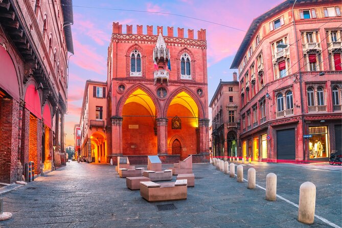 Bologna Scavenger Hunt and Highlights Self Guided Audio Tour - Who will enjoy this format most