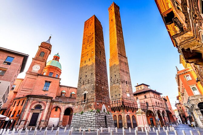 Bologna Walking Tour with Audio and Written Guide - Via dell’Indipendenza and Bologna’s long arcades