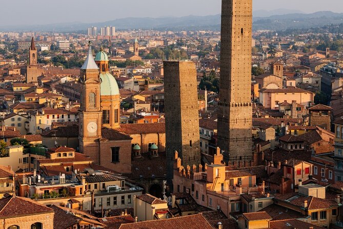 Bologna Walking Tour with Audio and Written Guide - The Three Arrows, a quick local legend