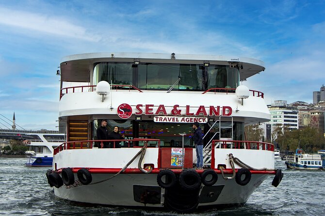 Bosphorus Sightseeing Cruise Tour with Audio Guide - Beylerbeyi Palace, Kuzguncuk, and Üsküdar