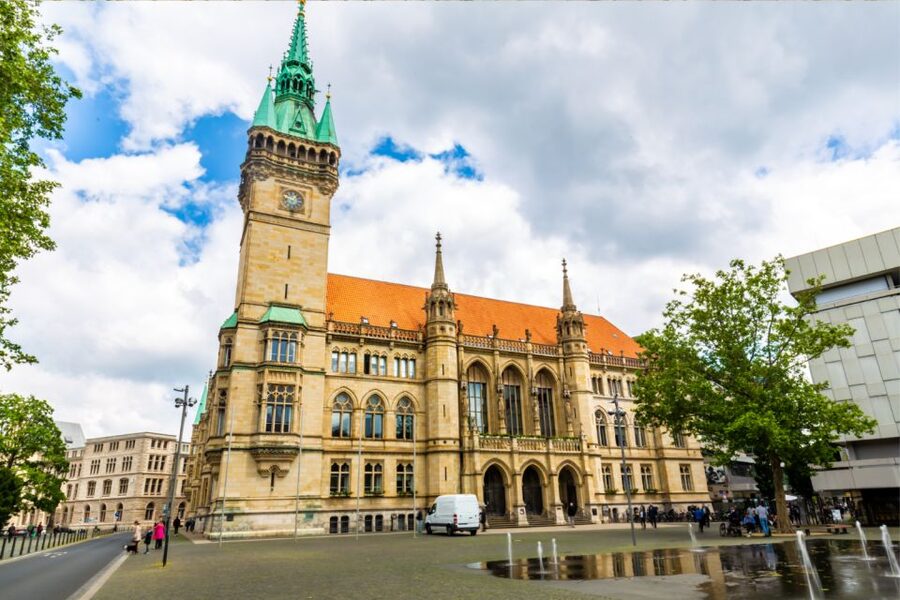 Braunschweig: Scavenger Hunt Self-Guided Walking Tour - What $47 means for value