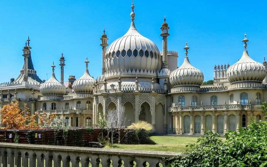 Brighton: City Walking Tour & Exploration Game - Ending at the Royal Pavilion
