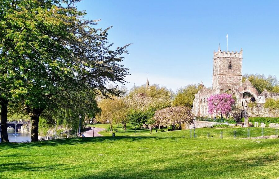 Bristol: Self-Guided Sightseeing Audio Tour - From Bristol Bridge to the city’s beginnings