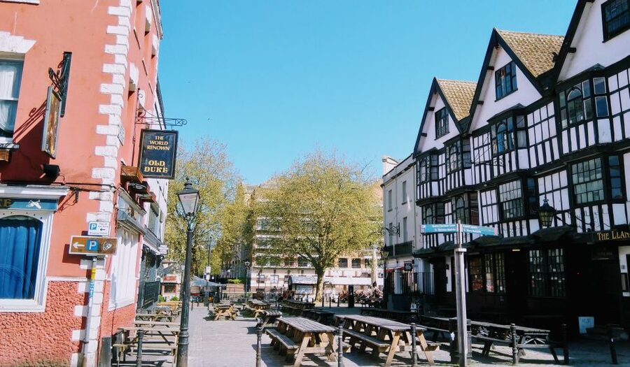 Bristol: Self-Guided Sightseeing Audio Tour - Bristol Cathedral and College Green