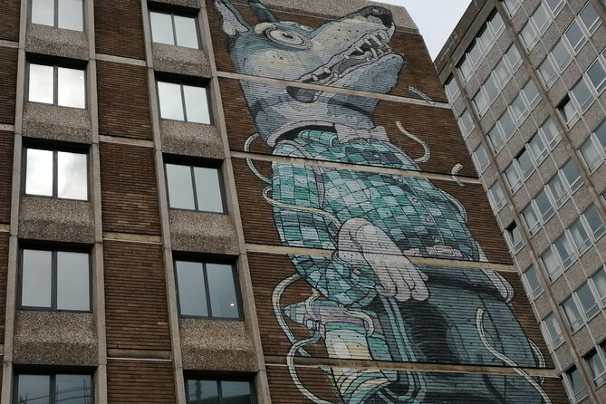 Bristol Street Art: Banksy Exploration Game and Tour - How the Questo app works on the street