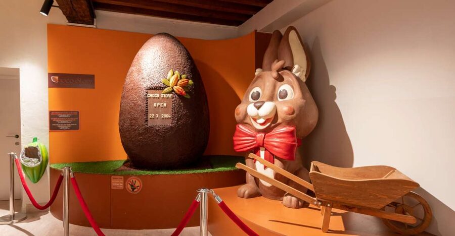 Bruges: Choco-Story Museum with Audio Guide and Tastings - How the audio guide works