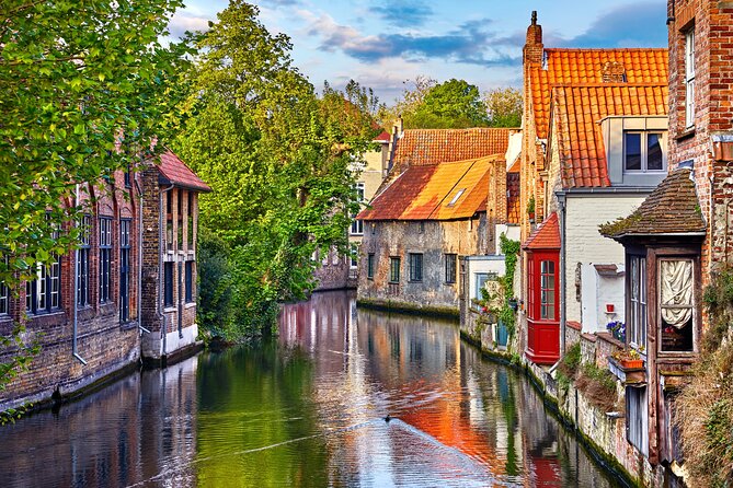 Bruges: City Walk with Audio Guide in 7 Languages on your Phone - Seven languages make the format easy to share
