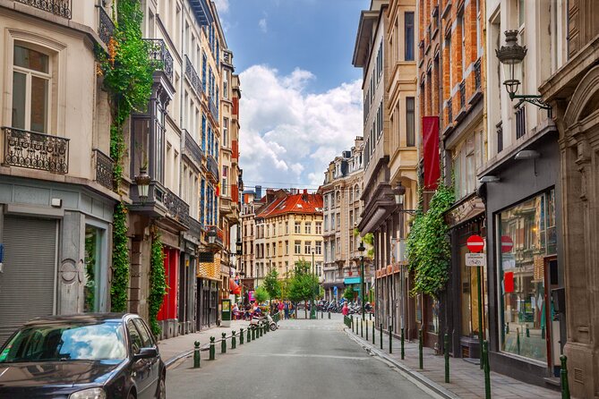 Brussels Scavenger Hunt and Highlights Self Guided Audio Tour - Our Lady of Laeken and Jeanneke Pis