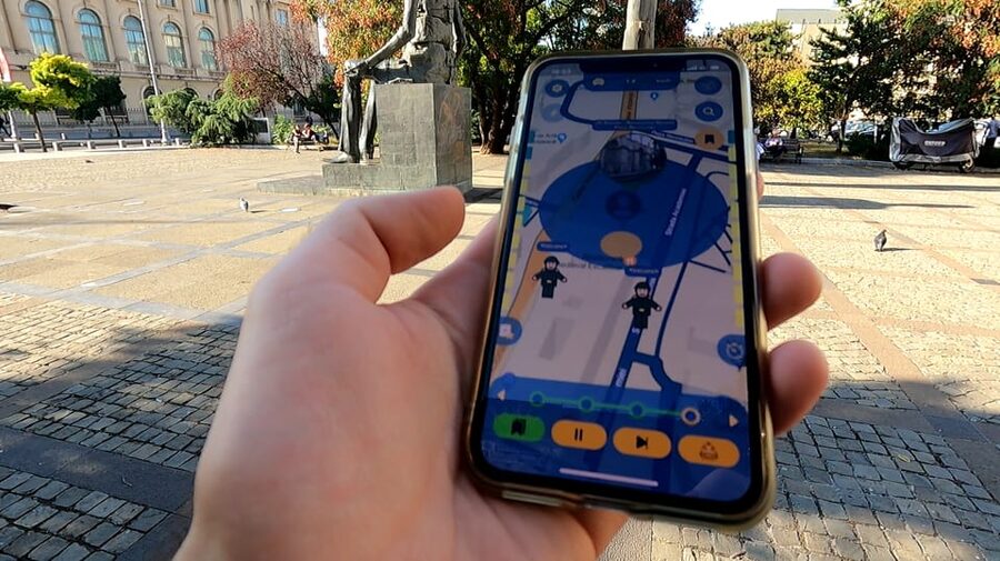 Bucharest 1989 Revolution Walking Tour with Smartphone App - Following the Revolution route through the city