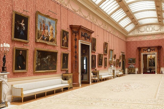Buckingham Palace: Walking Tour with Entry & Audio Guide - Entering Buckingham Palace with the audio guide