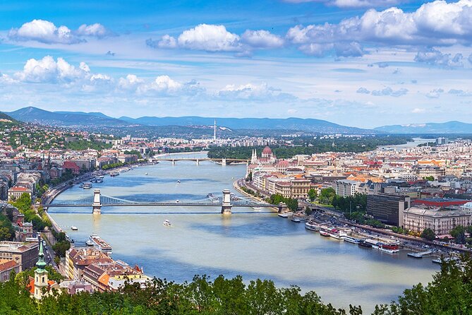 Budapest Audio Guide Cruise with Day, Sunset and Night Options - Parliament and the Castle District