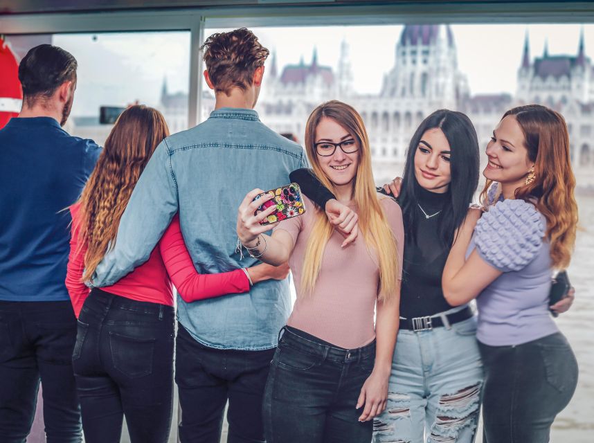 Budapest: Danube River Sightseeing Cruise with Audio Guide - Chain Bridge and the connection between Buda and Pest