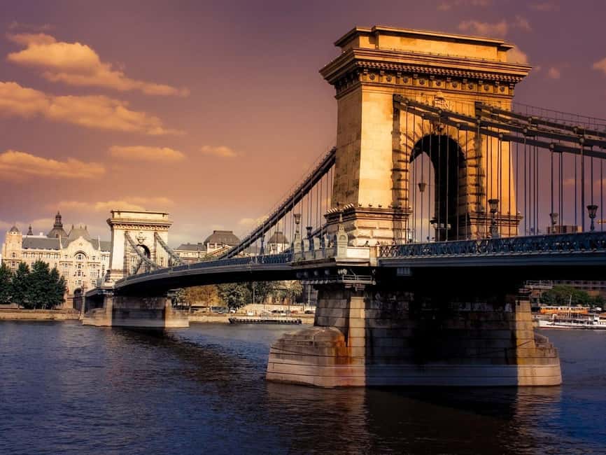 Budapest: Danube River Sightseeing Cruise with Audio Guide - Central Market Hall and the return to Purpleliner