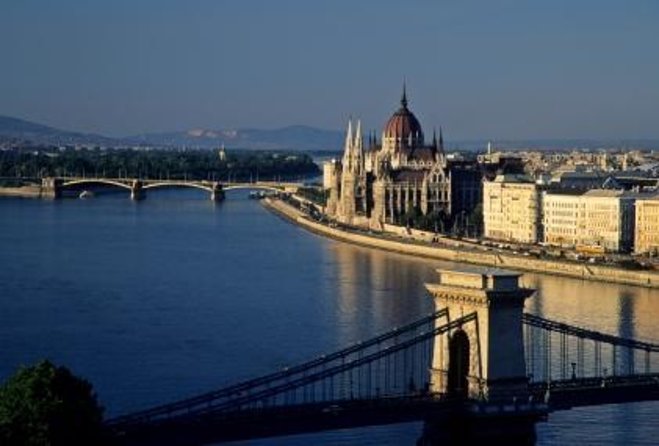 Budapest River Cruise with 1 Free Tokaj Frizzante and Audio Guide - Key details before you book