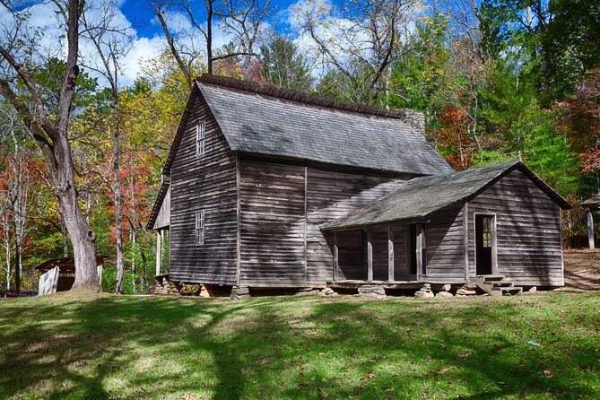 Cades Cove Sightseeing Self-Guided Driving Audio Tour - Starting near Sugarlands and reaching the cove