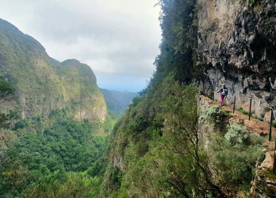 Caldeirão Verde: Queimadas PR9 Transfer and Self-Guided Hike - Four tunnels, spray, and changing weather