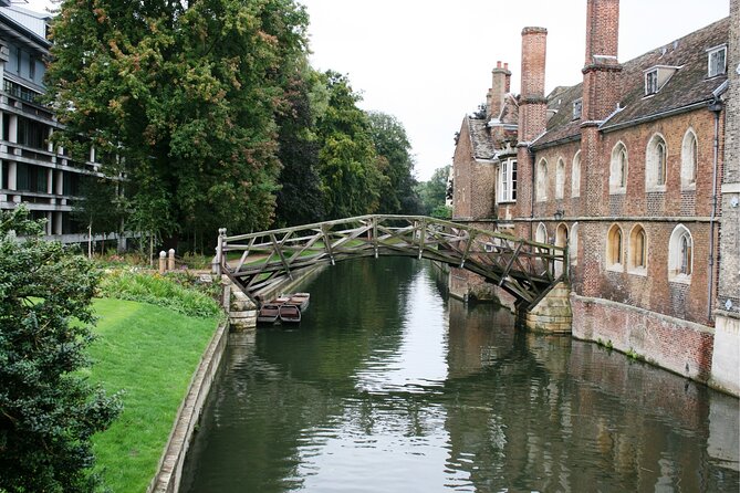Cambridge Scavenger Hunt and Highlights Self-Guided Tour - Following clues instead of a guide