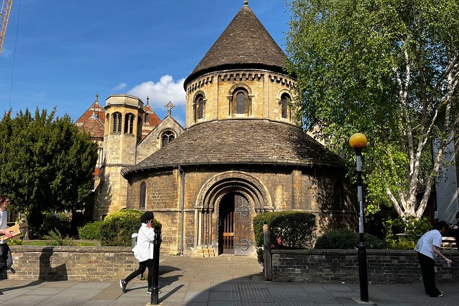 Cambridge Self Guided Walking Tour - Trinity College, the Round Church, and Senate House