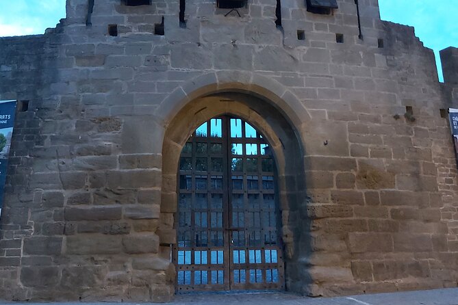 Carcassonne 's Medieval Walls: A Self-Guided Tour - Château Comtal connects castle and walls