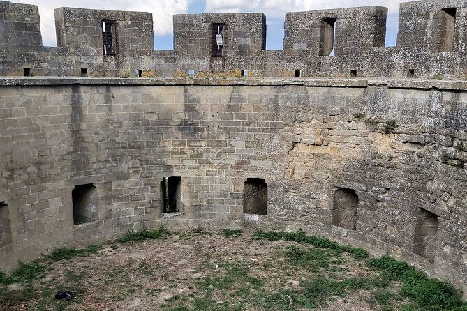 Carcassonne 's Medieval Walls: A Self-Guided Tour - How the VoiceMap format works on the ground