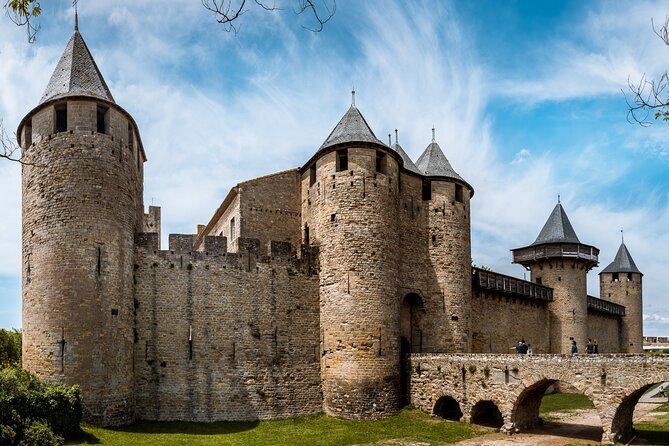 Carcassonne Scavenger Hunt and Highlights Self-Guided Tour - Choosing Your Language and Playing Style